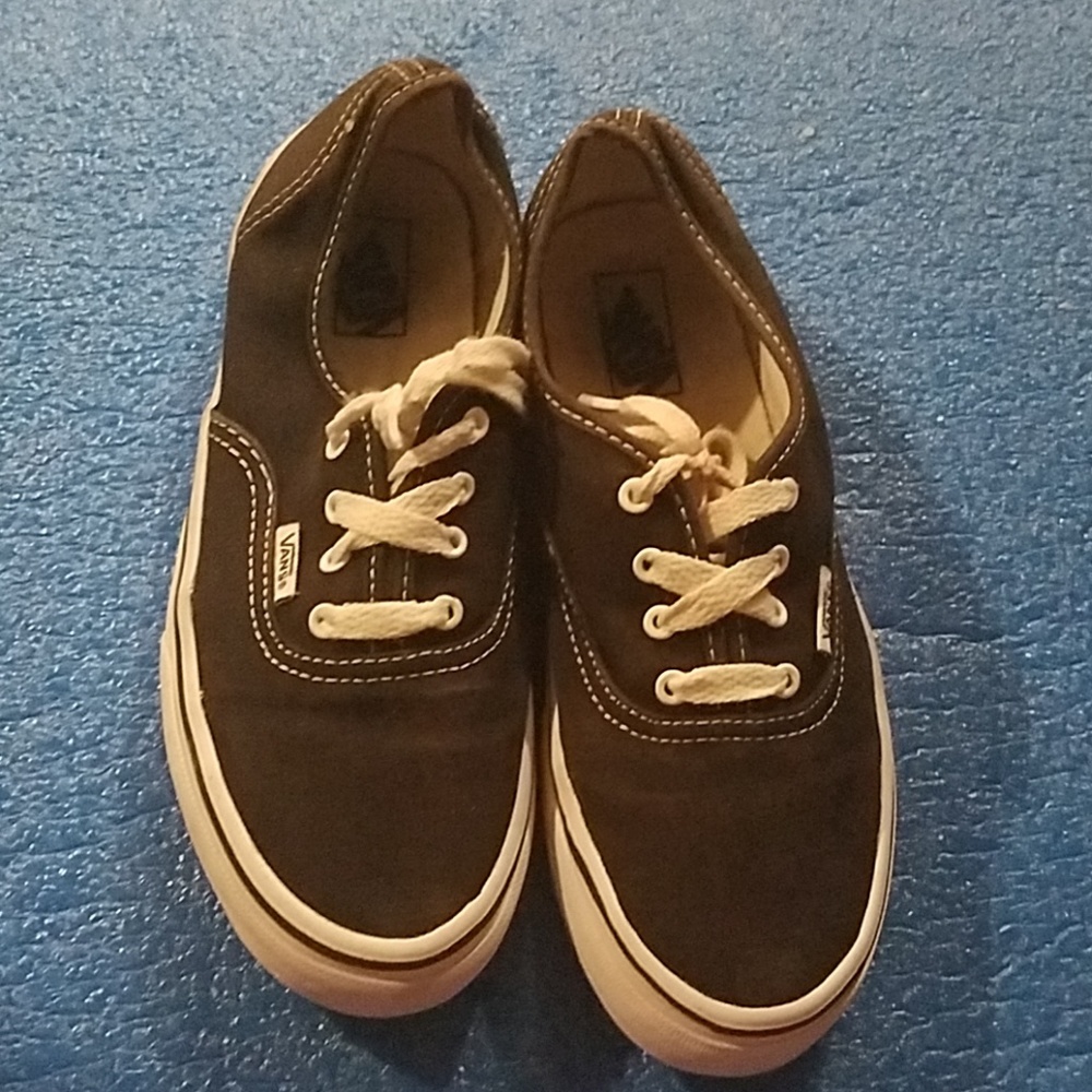 Van's childrens size 3 youth black white